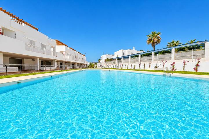 Apartamento de vacaciones para 4 personas, con terraza además de jardín y piscina para niños - 1
