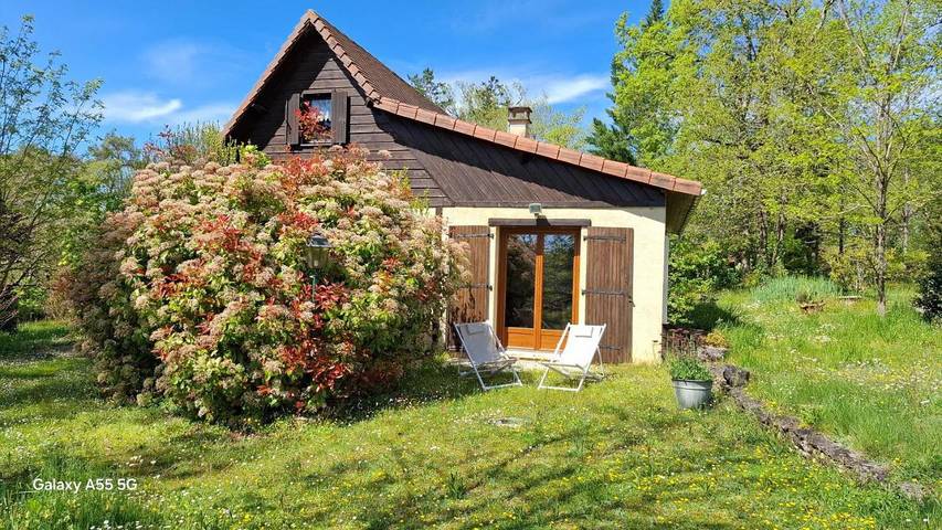 Location de vacances pour 4 personnes, avec Terrasse ainsi que Jardin et Vue à Valojoulx