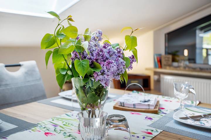 Ganze Wohnung, Ferienwohnung 'Im Spatzennest' mit Bergblick, Gemeinschaftsterrasse und Wlan in Inzell, Bayerische Alpen