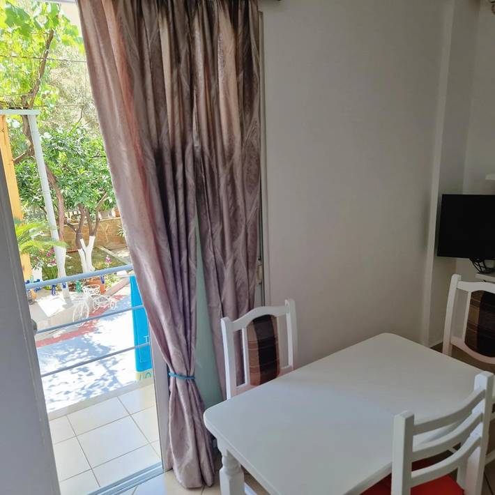 Gîte pour 4 personnes, avec terrasse et jardin à Saranda - 2
