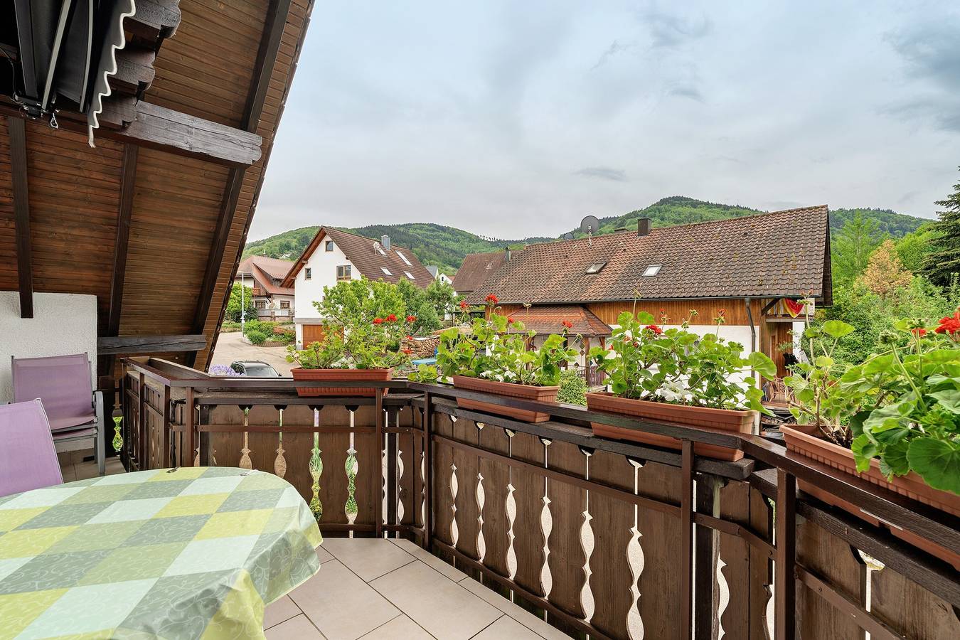 Ganze Wohnung, Ferienwohnung 'Serr' mit Balkon und Wi-Fi in Lauf, Mittlerer Schwarzwald