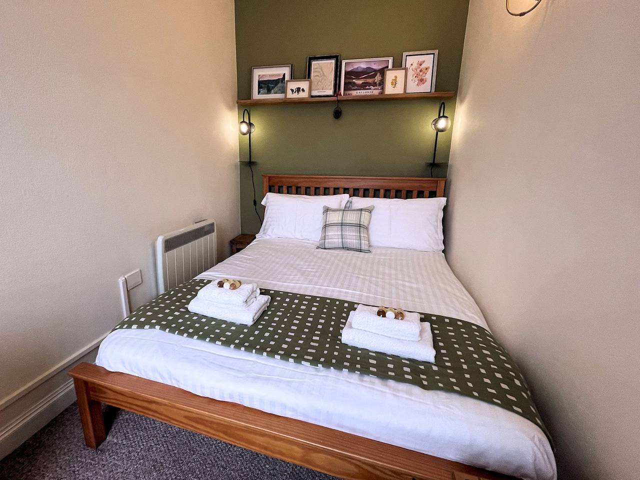 Pass the Keys | Cosy & Romantic Getaway with Hot Tub in Dumfries und Galloway