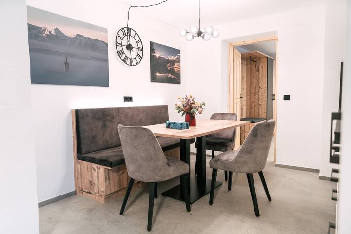 Ganze Ferienwohnung, Fonses Chalet - Chalet Unternberg 48qm bis max. 4 Personen in Waging am See, Rupertiwinkel