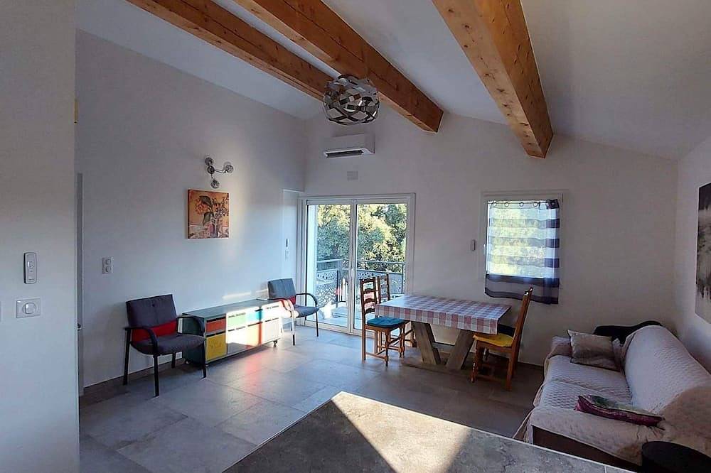 Appartement entier, Gite 50m2 4 personnes au coeur du village in Sussargues, Côte méditerranéenne (France)