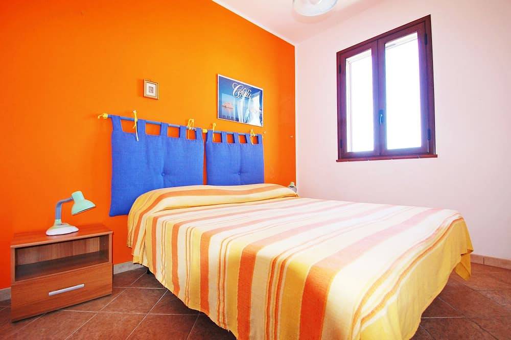 Villecefalu. Villa Deluxe with veranda close to the sea in Piana Calzata, Provincie Palermo