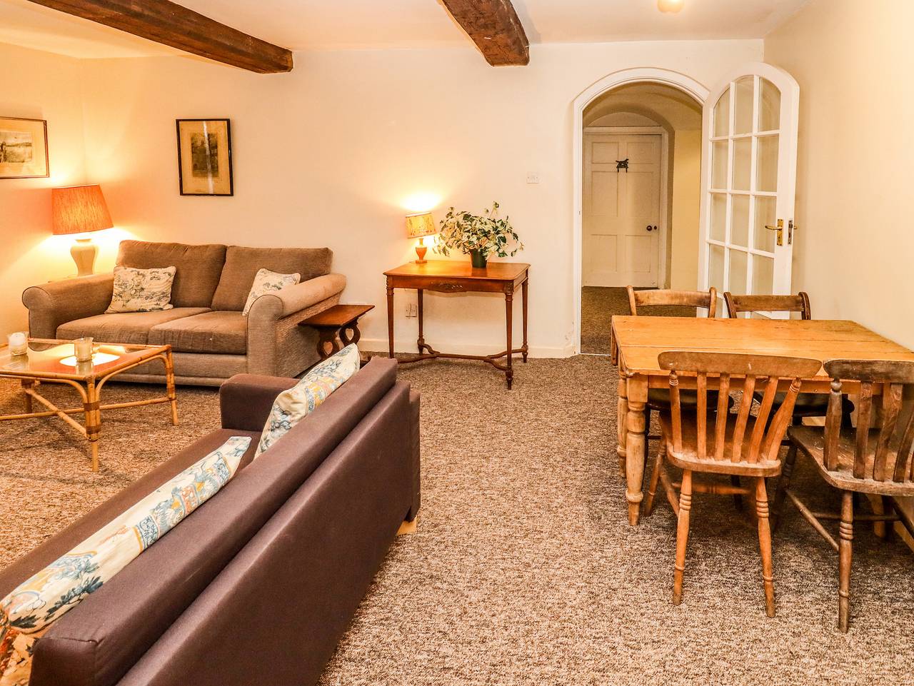 Entire apartment, Dollar Ward House Basement in Cirencester, Gloucestershire