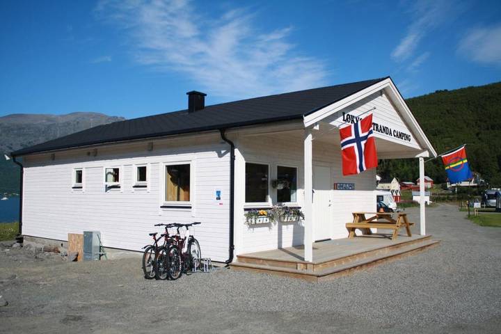 Camping for 2 personer, Terrasse og Hage i tillegg til Sauna og Utsikt i Troms