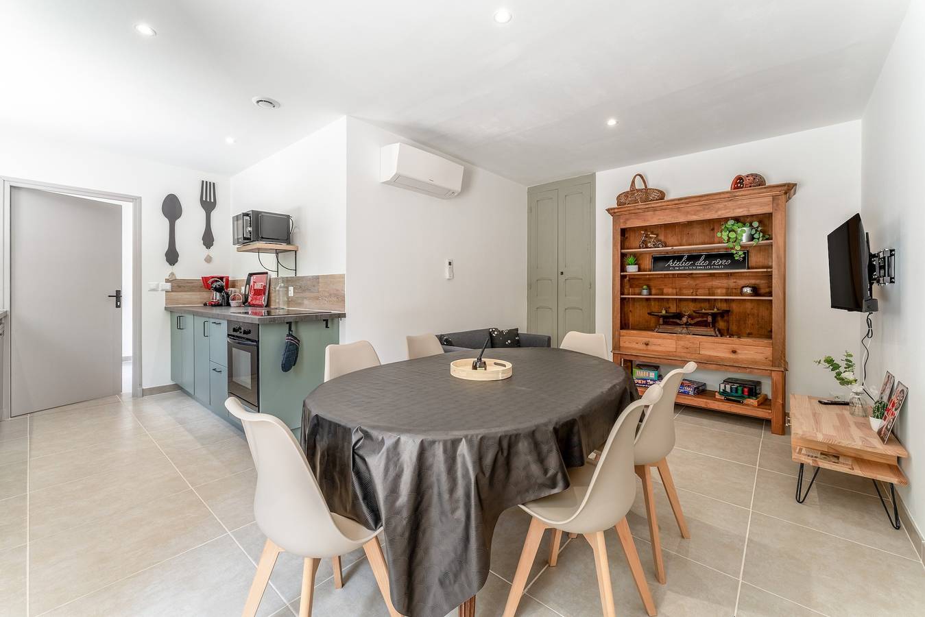 Gîte „L'atelier“ mit Gemeinschaftspool, Wlan und Klimaanlage in Saint-Victor-la-Coste, Nimes und Umgebung