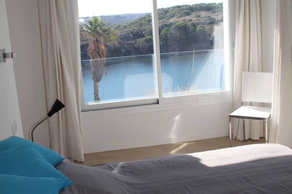 Villa belles prestations Port d'Addaia, fantastique vue, piscine privée. in Port d'Addaia, Es Mercadal