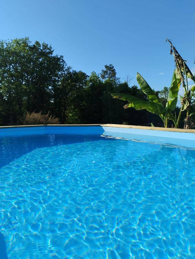 Gîte pour 4 personnes, avec piscine ainsi que vue et jardin à Montcléra - 3