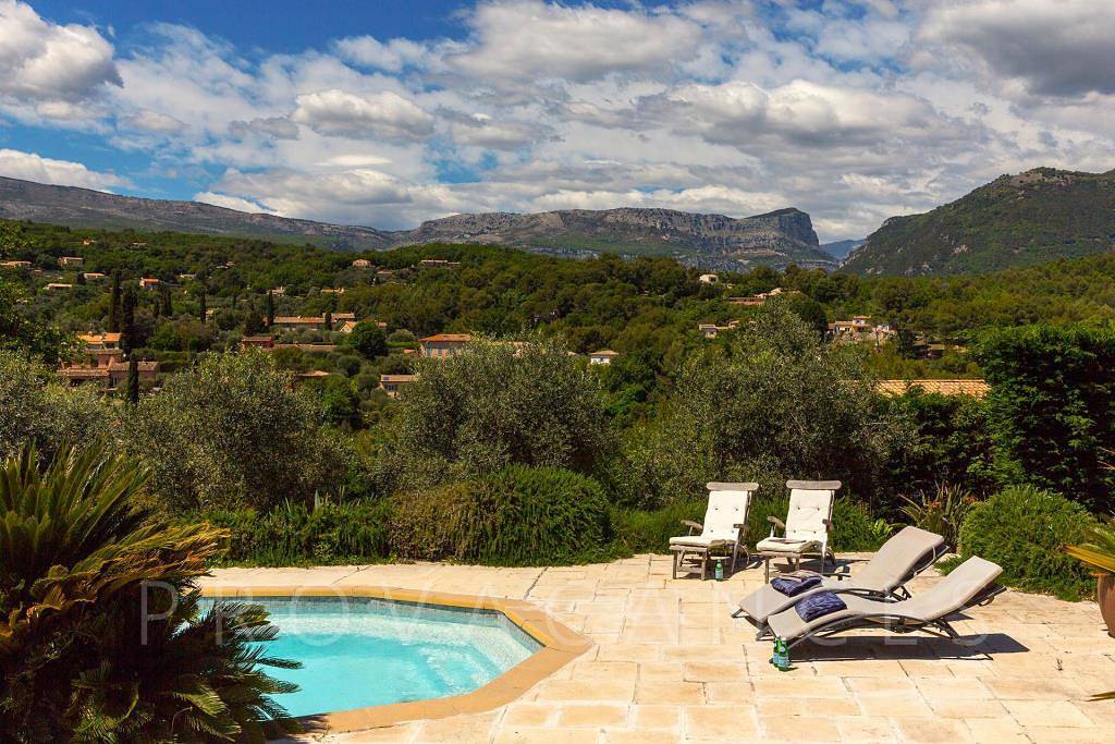 Lovely holiday house with pool in Le Rouret in Le Rouret, Region de Cannes