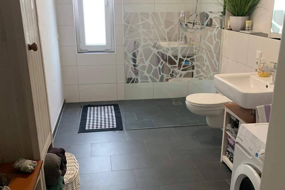 Ganze Wohnung, Sehr schöne 2-Zimmerwohnung mit Terrasse - Zentrumsnah in Speyer, Rheinebene