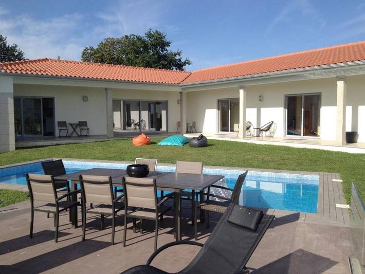 Villa para 14 pessoas, com piscina e jardim e ainda vista em Vila Verde