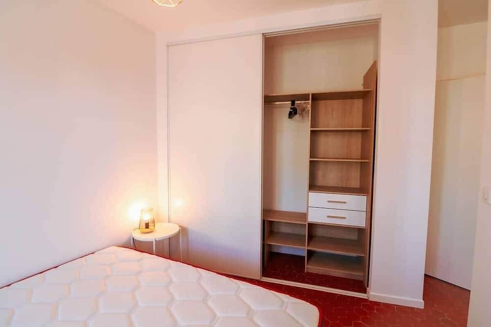 Appartement entier, Moderne et confortable, deux-pièces avec balcon in Manosque, Parc naturel régional du Luberon
