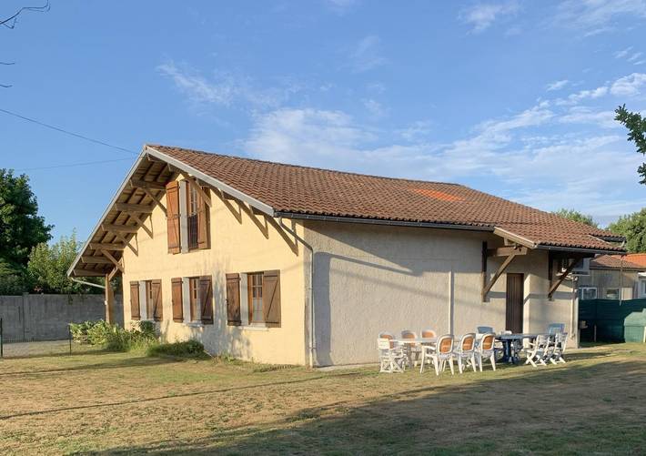 Gîte pour 14 personnes, avec Jardin à Biscarrosse