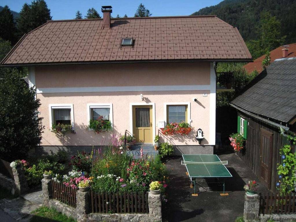Holiday home in Ebensee with swimming pool in Ebensee, Bezirk Gmunden