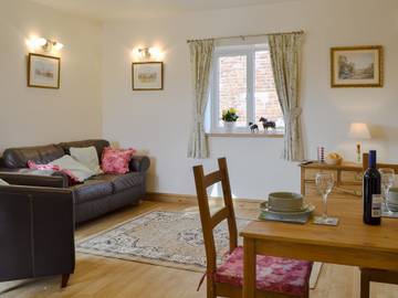 Log Cabin for 2 People in Cheshire, North West England, Photo 2