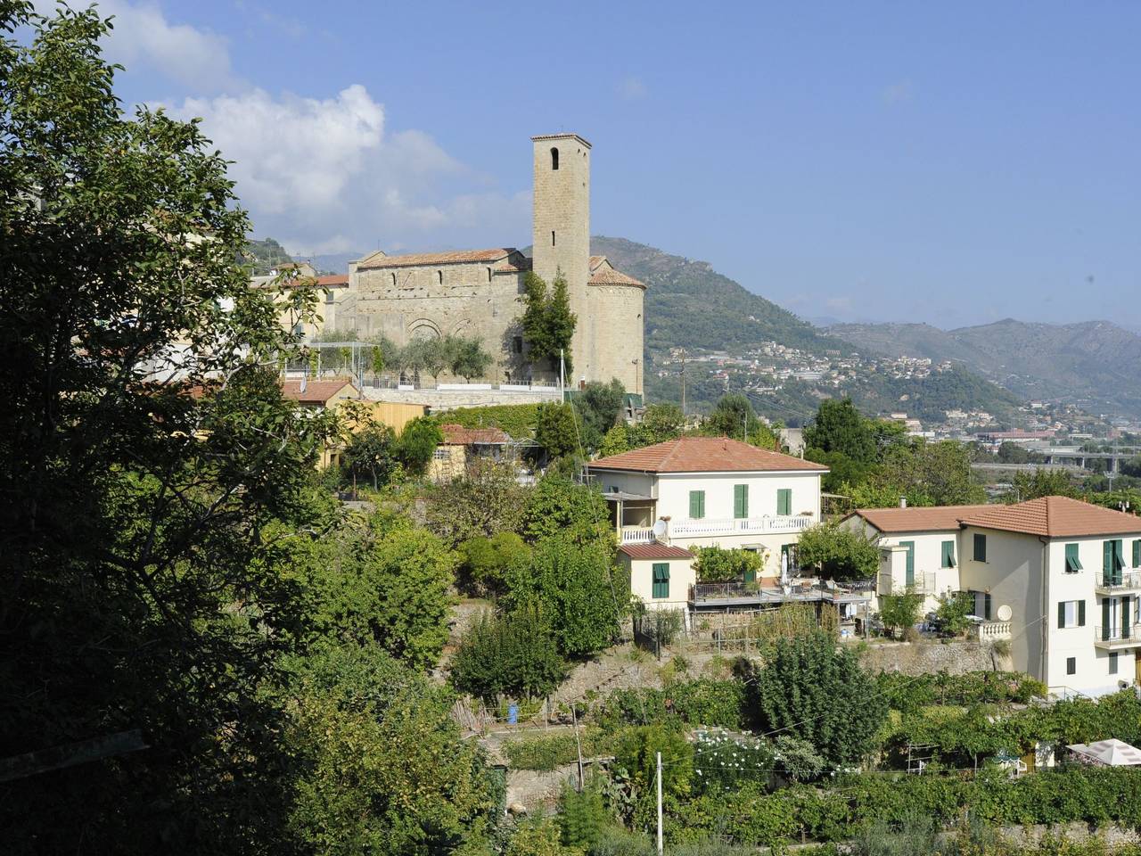 Apartamento entero, 'Medieval House' mit Terrasse in Ventimiglia (Ciudad), Ventimiglia