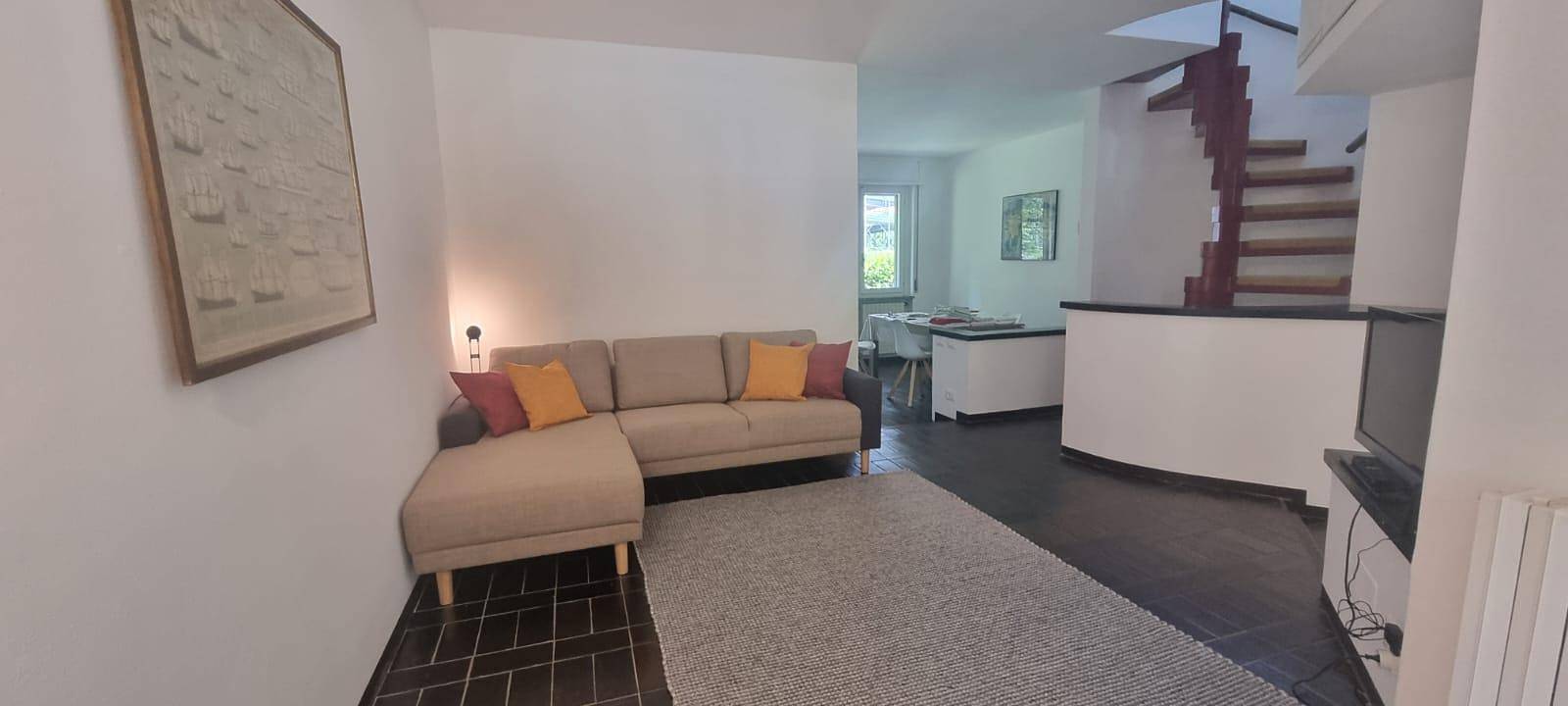 Charmante Reihenvilla am Lago Maggiore in Arona (Lago Maggiore), Arona Gemeinde