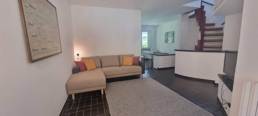 Casa vacanza per 4 persone, con Balcone/Terrazza e Terrazza nonché Giardino e Vista lago a Comune di Arona