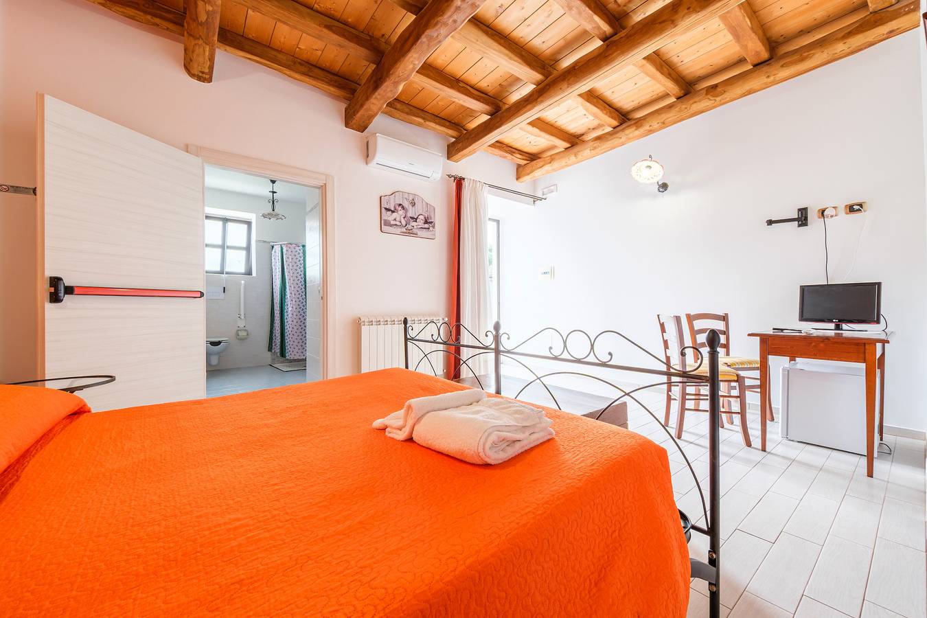 Antico Casale Gioiosa Marea Habitación 'Gioiosa Guardia' con Vista a la Montaña, Wi-Fi y Aire Acondicionado in Gioiosa Marea, Provincia de Messina
