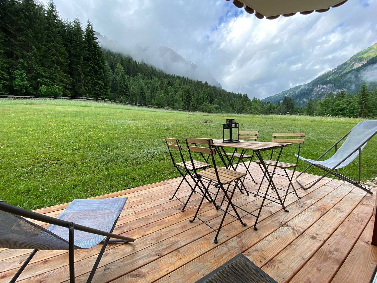 Appartement entier, Appartement moderne avec terrasse, 6 personnes, parking inclus in Chatel, Les Portes du Soleil