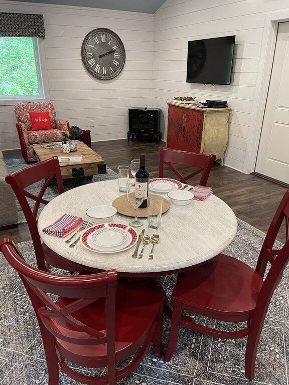 Log Cabin for 2 Guests in Leelanau County