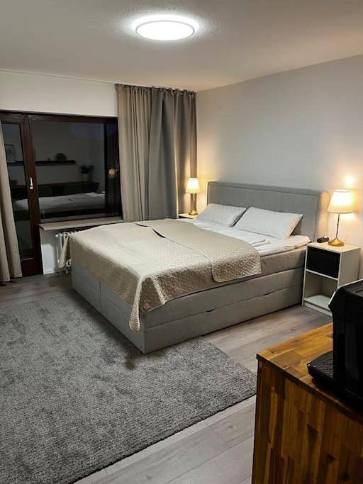 Ferienwohnung für 2 Personen, mit Balkon in Küssaberg