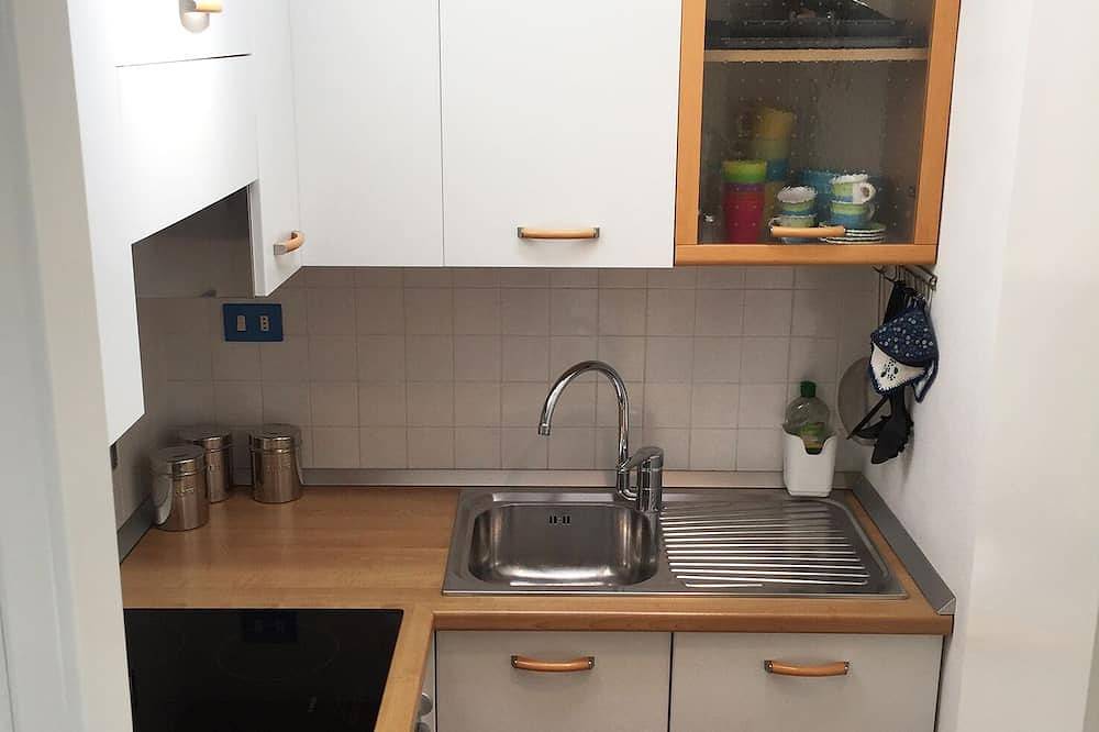Ganze Wohnung, Das Blaue Haus: schöne Wohnung nur wenige Meter vom Meer entfernt von S. Lorenzo in San Lorenzo al Mare, Riviera di Ponente