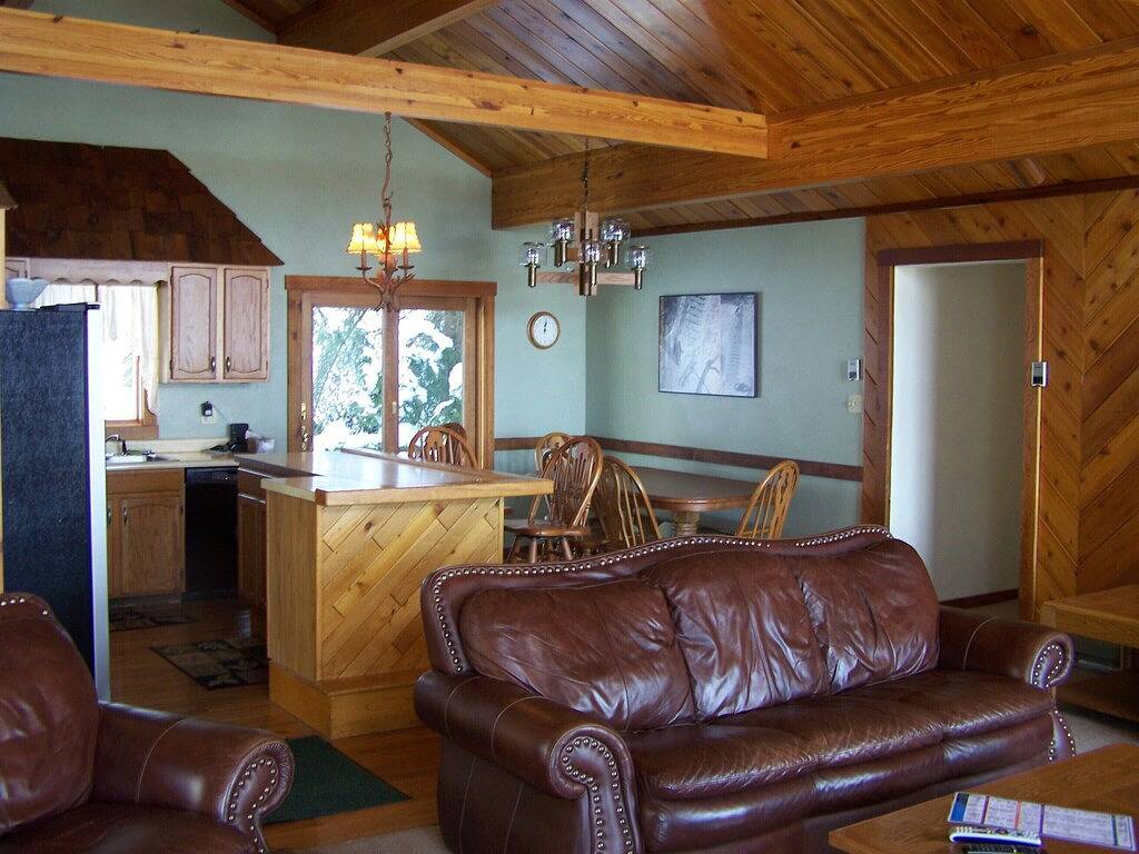 Wunderschönes Ski In-Ski Out Chalet nahe der Spitze des Western Express Skilifts. in Snowshoe, Greenbrier River