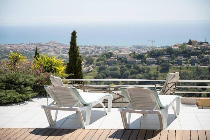 Gîte pour 4 personnes, avec vue ainsi que piscine et jardin à Alella - 2