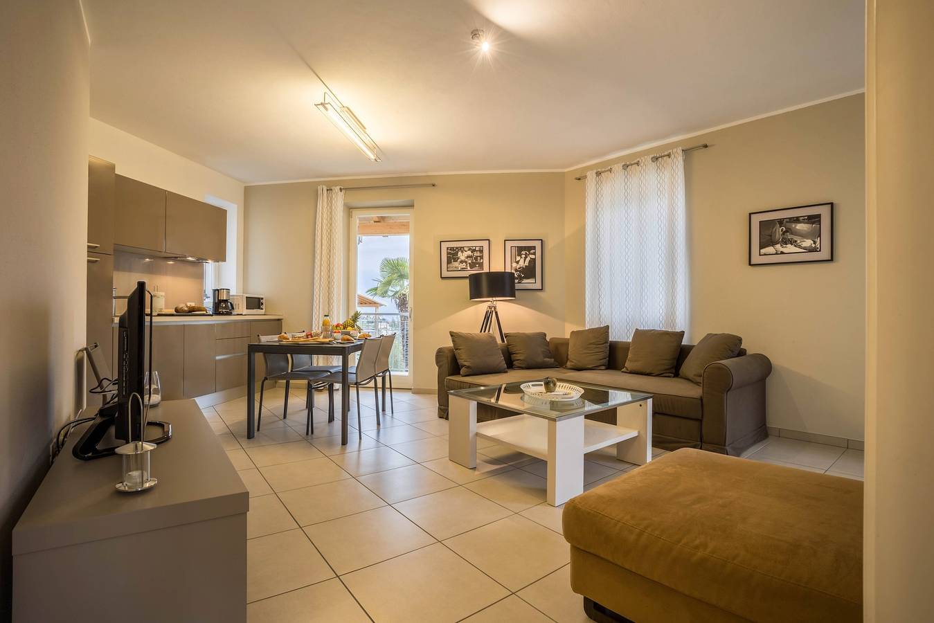 Entire apartment, Apartment 'La Villa Tesoro' with Lake View, Shared Pool and Wi-Fi in Tignale, Garda Mountains