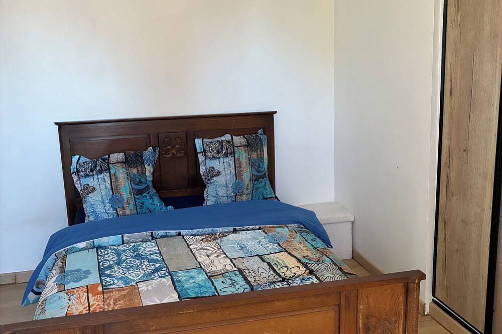 Appartement entier, Escapade & bien être hébergement Massage Jacuzzi Sauna in Ravenel, Oise