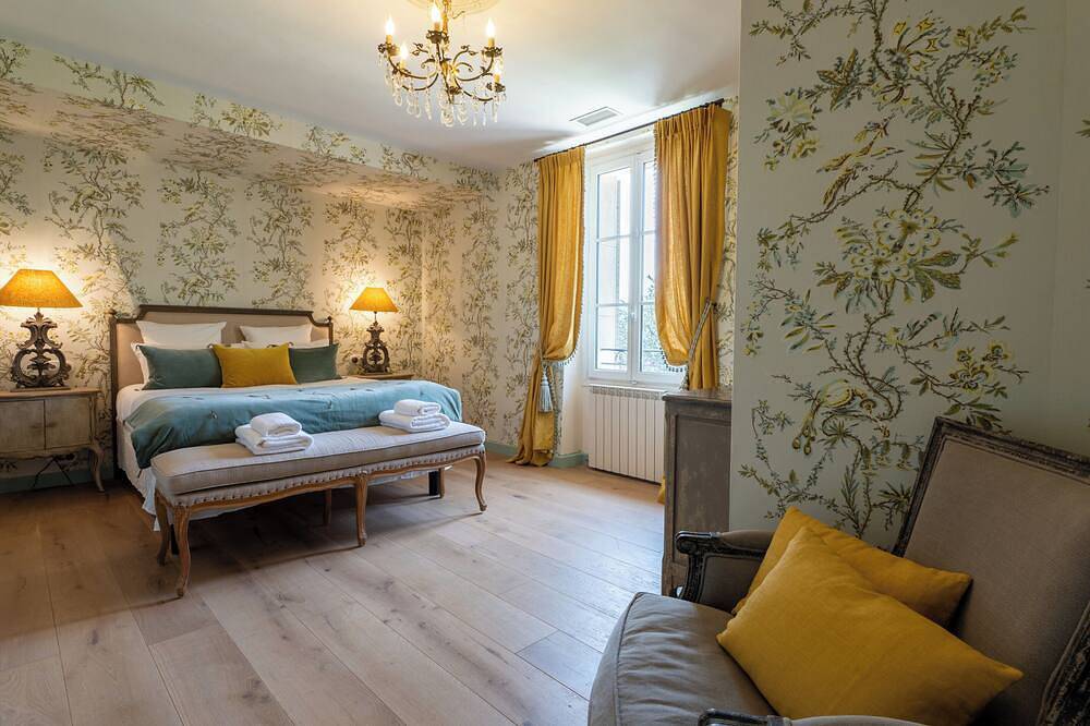 Bastide of the Rose Comtesse – The Art of Intimate Luxury in Provence in Ventabren, Aix-en-Provence region