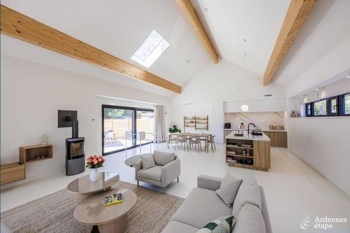 Gîte pour 6 personnes, avec piscine et jardin à Chiny