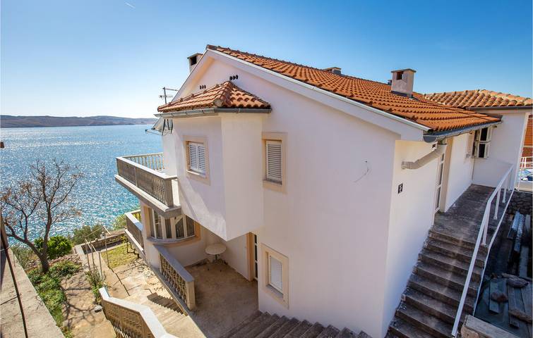 Ferienwohnung für 8 Personen, mit Terrasse und Garten in Cesarica