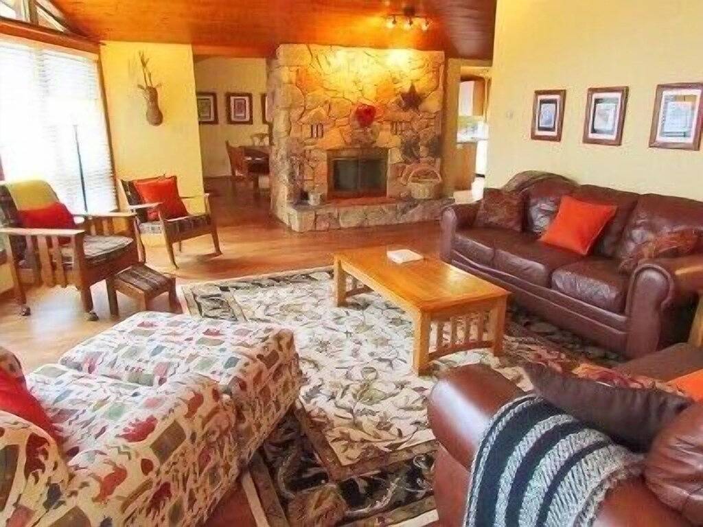 Falcon Cabin:Serene Location Minutes to Hot Pools and Skiing in Regional District of East Kootenay