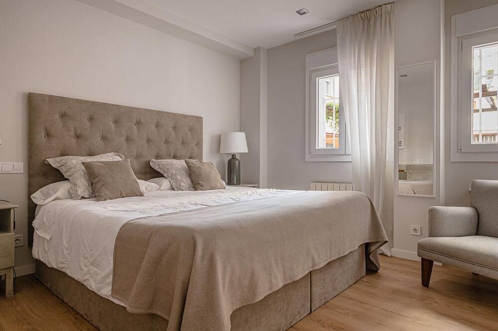 Apartamento entero, Avenida América - Apartamento confortable, junto a la estación in Chamartín (Madrid), Madrid