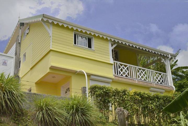 Appartement de vacances pour 4 personnes, avec jardin et piscine ainsi que vue et bassin pour enfant