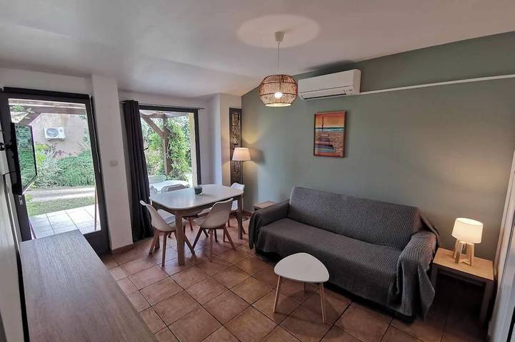 Maison de vacances pour 4 personnes, avec terrasse ainsi que piscine et jardin - 1