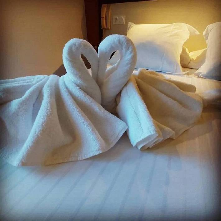 Hôtel pour 2 personnes, avec piscine ainsi que vue et jardin, animaux acceptés à Tour-de-Faure - 2