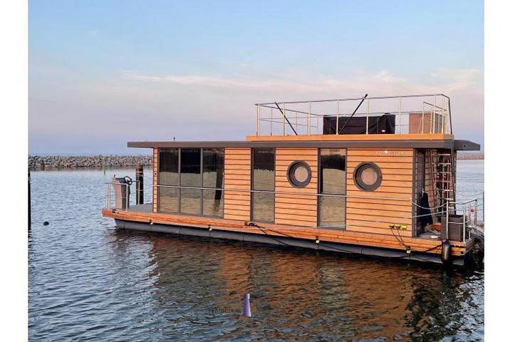 Boot für 4 Personen, mit Terrasse und Sauna sowie Ausblick in Barth