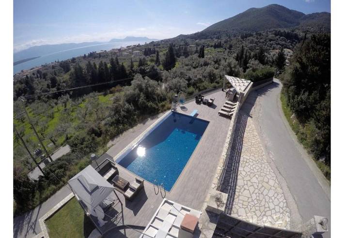 Villa for 8 people, with Balcony and Garden in Alexandros