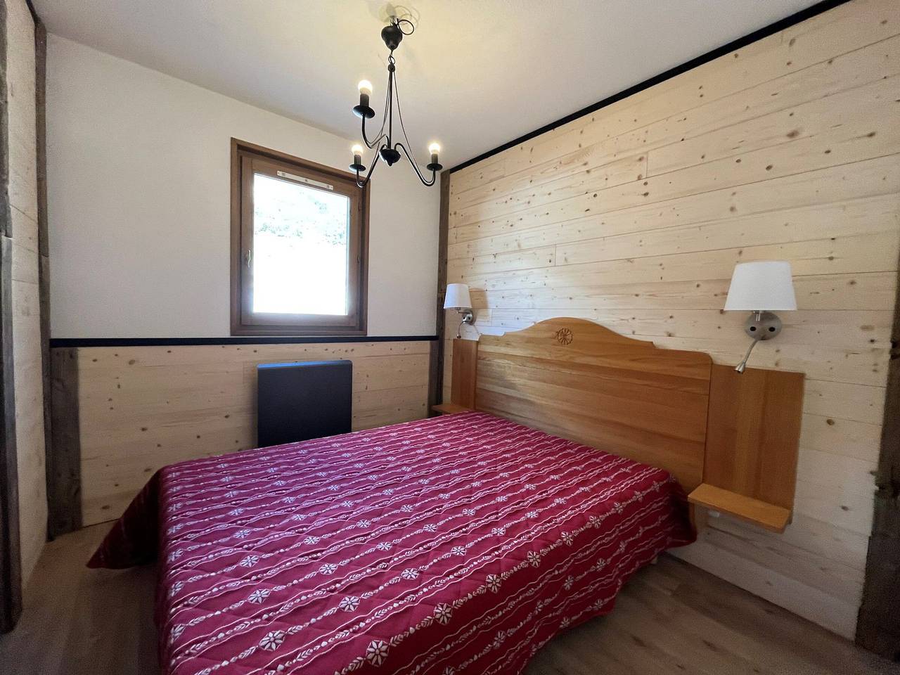 Ganze Wohnung, Geräumige 6-Personen-Wohnung an der Piste mit Parkplatz & Wlan in Lanslebourg-Mont-Cenis, Region Saint-Jean-de-Maurienne