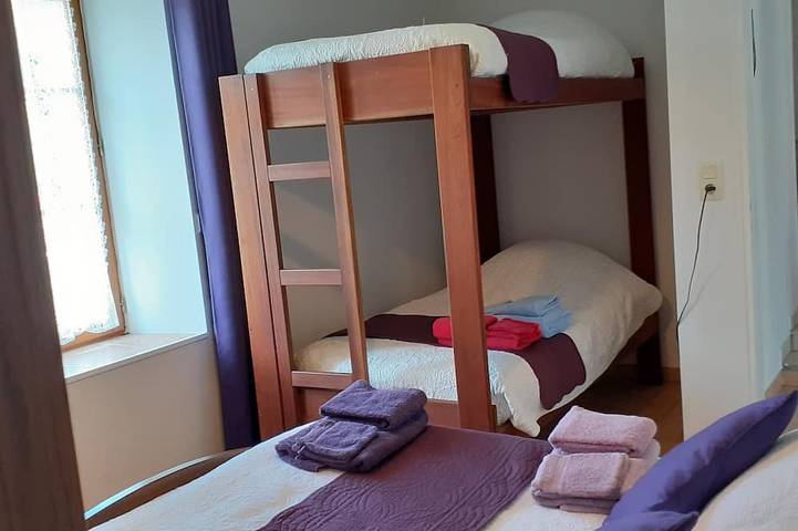 Location de vacances pour 6 personnes, avec jacuzzi et jardin, animaux acceptés à Sougères-en-Puisaye