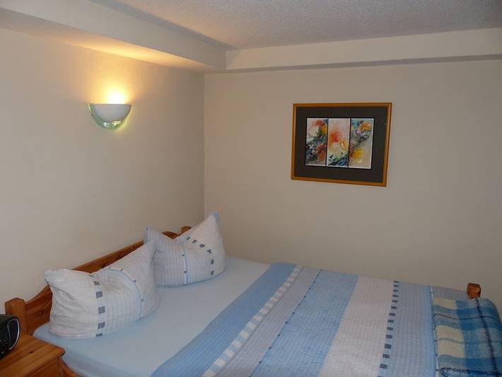 Ganze Ferienwohnung, Privatzimmer Helga Henning - Doppelzimmer 25 qm, Souterrain, Du/Wc in Potsdam und Umgebung, Mittelmark