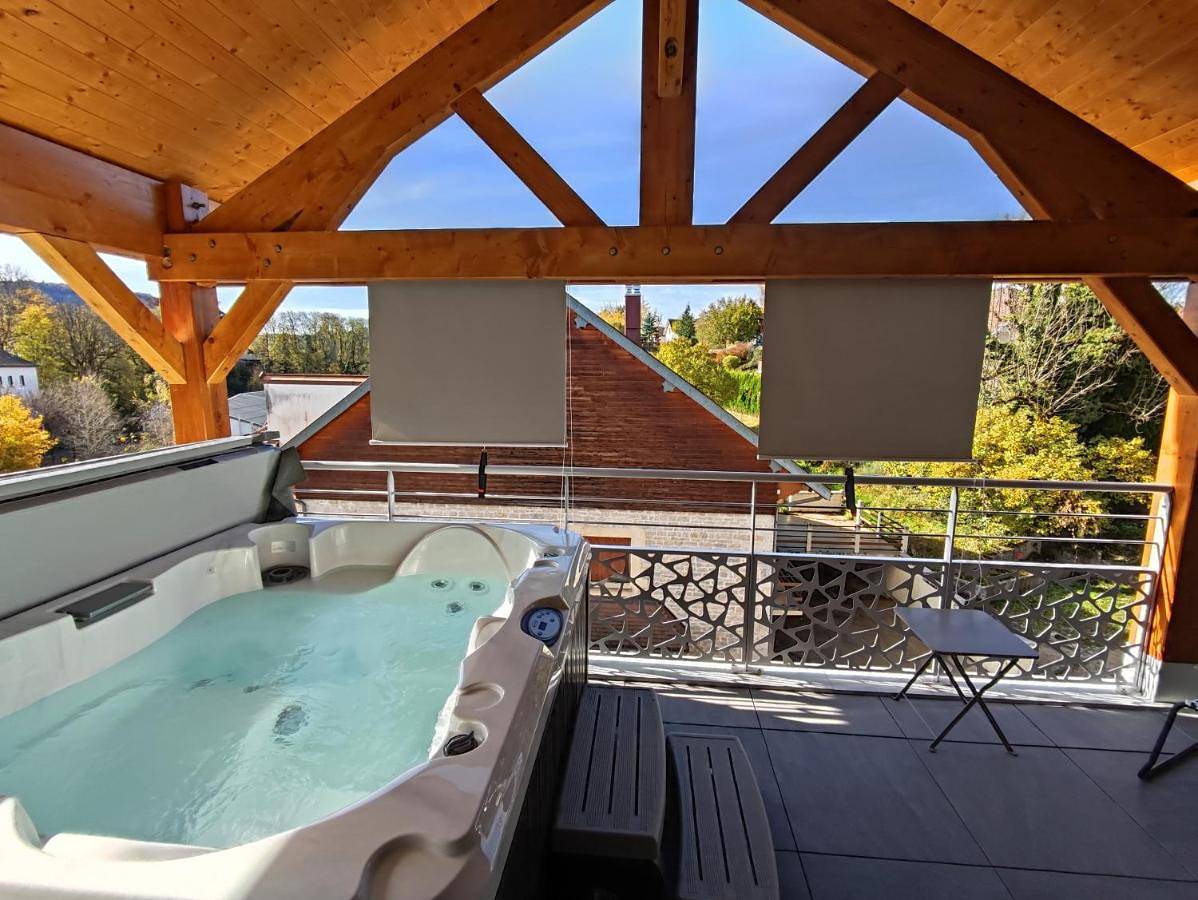 Appartement entier, Deluxe Apartment with jacuzzi in Champagnole, Jura Francais