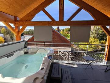 Gîte pour 4 personnes, avec terrasse et vue, animaux acceptés à Champagnole
