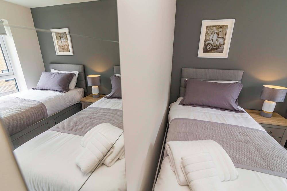 Elegant 3 Bedroom House with Parking in Nottingham, Midlands del Este