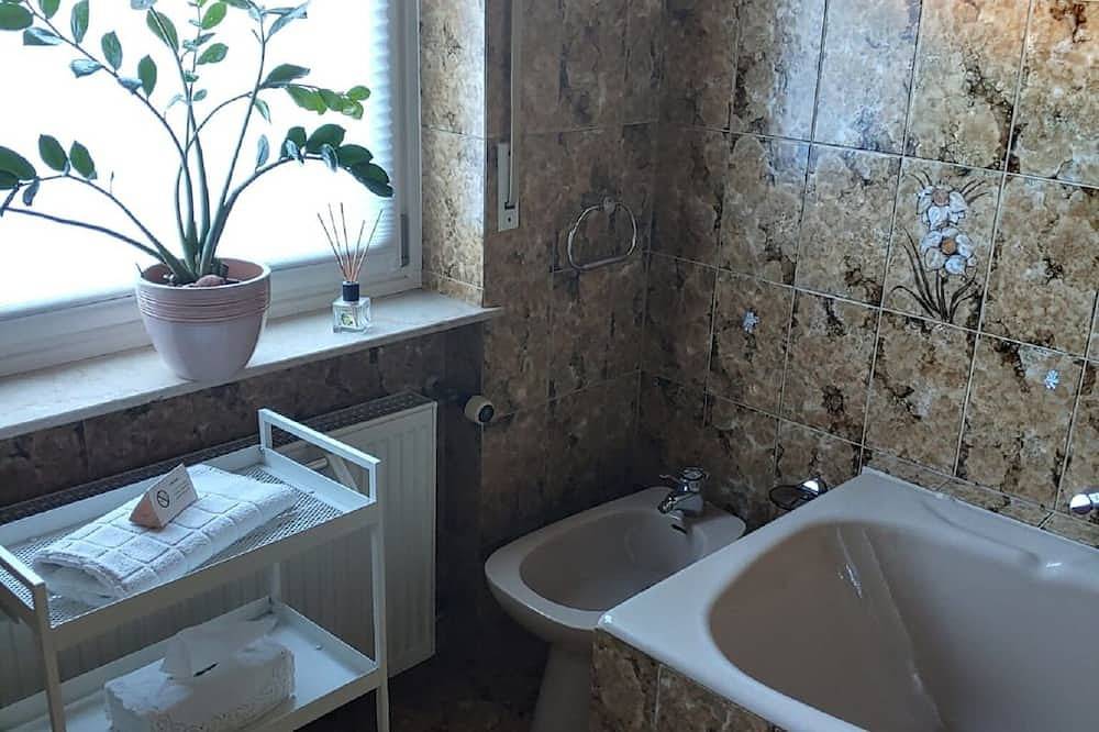 Ganze Wohnung, Ferienwohnung Rita (90qm) gut ausgestatteter Küche in Margetshöchheim, Fränkisches Weinland